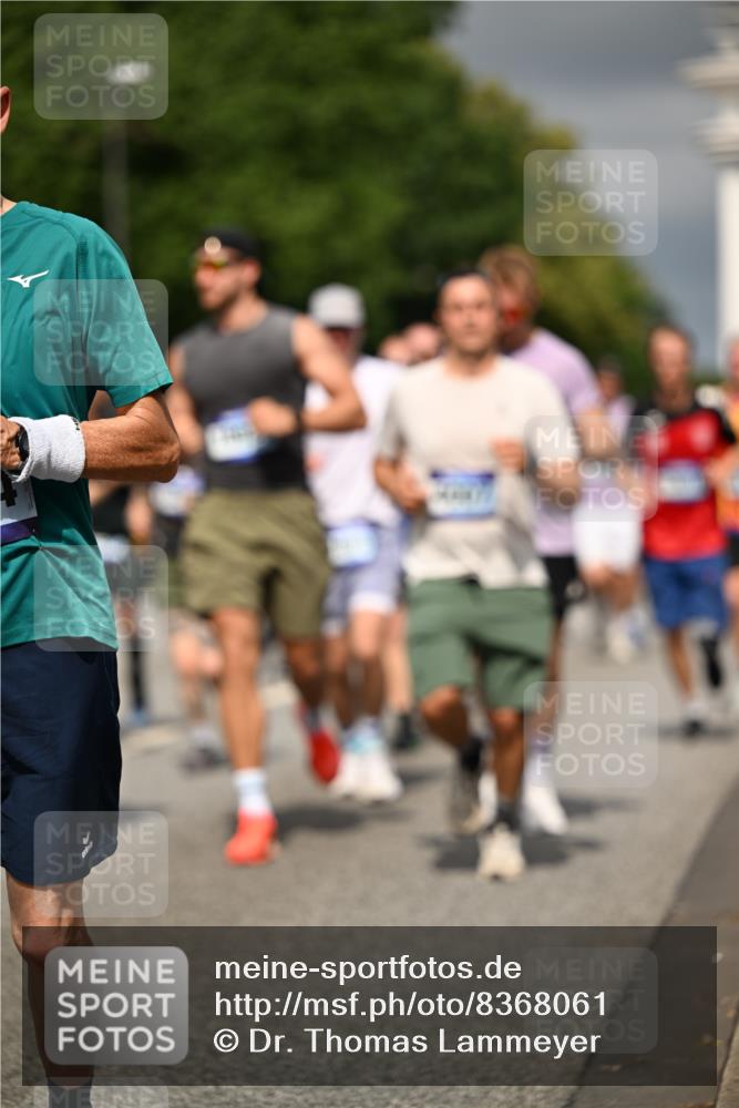 29.06.2025 - hella hamburg halbmarathon Dr. Thomas Lammeyer http://msf.ph/oto/8368061 29.06.2025 10:19:34 Kennedybrücke 1440, 1890, 2110, 2140, 2494, 2720, 2989, 3417, 4007, 4466, 5069, 5739, 6287, 6376, 6576, 7452, 7809, 7810, 7941, 7942, 8885, 9113, 9192, 9556, 9657, 9847, 10108, 10608, 10775, 10963 meine-sportfotos.de