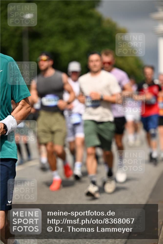 29.06.2025 - hella hamburg halbmarathon Dr. Thomas Lammeyer http://msf.ph/oto/8368067 29.06.2025 10:19:34 Kennedybrücke 1440, 1890, 2110, 2140, 2494, 2720, 2989, 3417, 4007, 4466, 5069, 5739, 6287, 6376, 6576, 7452, 7809, 7810, 7941, 7942, 8885, 9113, 9192, 9556, 9657, 9847, 10108, 10608, 10775, 10963 meine-sportfotos.de