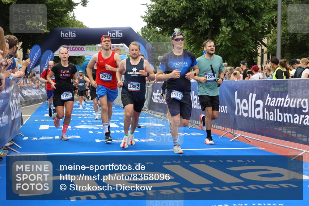 29.06.2025 - hella hamburg halbmarathon Strokosch-Dieckow http://msf.ph/oto/8368096 29.06.2025 10:49:59 Ziel 1216, 1321, 1507, 2020, 2540, 3562, 3692, 3852, 7100, 7657, 8454, 8455, 9031, 9213, 9303, 9491, 9965, 12203, 12271, 12527, 12733, 13225, 13758, 14257, 16403, 16716, 16732, 16887, 18228, 18657, 18658, 18884, 19112 meine-sportfotos.de