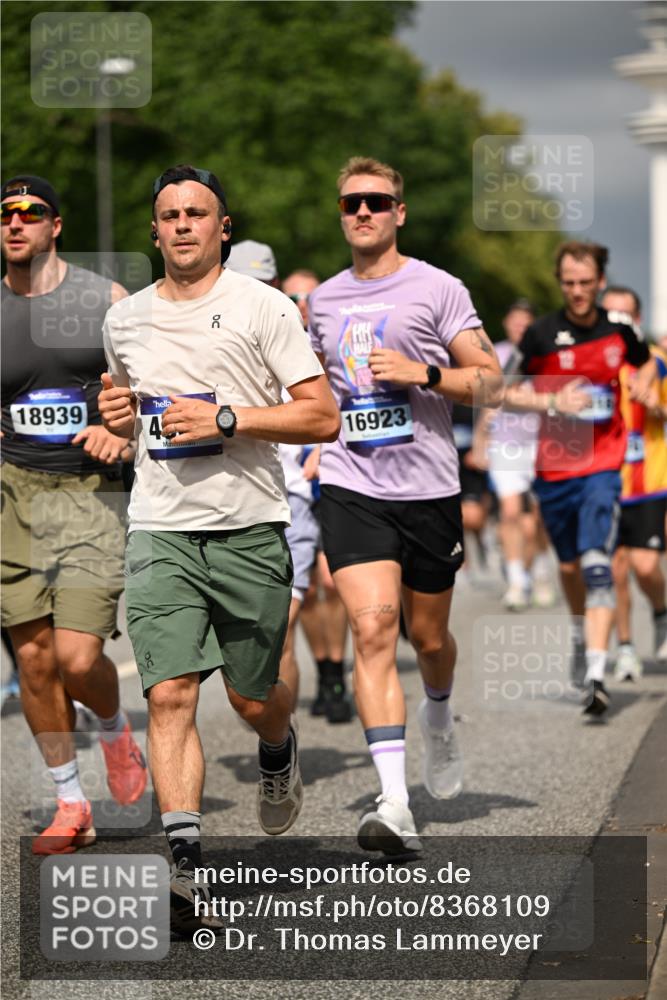 29.06.2025 - hella hamburg halbmarathon Dr. Thomas Lammeyer http://msf.ph/oto/8368109 29.06.2025 10:19:35 Kennedybrücke 1440, 1890, 2110, 2140, 2494, 2720, 2989, 3417, 4007, 4466, 5069, 5739, 6287, 6376, 6576, 7452, 7809, 7810, 7941, 7942, 8885, 9113, 9192, 9556, 9657, 9847, 10108, 10608, 10775, 10963 meine-sportfotos.de