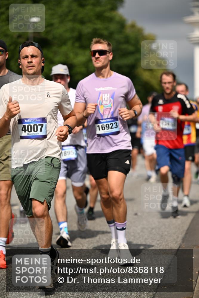 29.06.2025 - hella hamburg halbmarathon Dr. Thomas Lammeyer http://msf.ph/oto/8368118 29.06.2025 10:19:35 Kennedybrücke 1440, 1890, 2110, 2140, 2494, 2720, 2989, 3417, 4007, 4466, 5069, 5739, 6287, 6376, 6576, 7452, 7809, 7810, 7941, 7942, 8885, 9113, 9192, 9556, 9657, 9847, 10108, 10608, 10775, 10963 meine-sportfotos.de