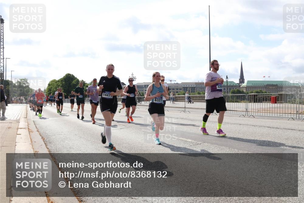 29.06.2025 - hella hamburg halbmarathon Lena Gebhardt http://msf.ph/oto/8368132 29.06.2025 10:02:01 Lombardsbrücke 1447, 1184, 1329, 1364, 1432, 1453, 1464, 1653, 1722, 1724, 1729, 1881, 1940, 2142, 2167, 2322, 2323, 2591, 2806, 2957, 3039, 3169, 4286, 4328, 4663, 4985, 5547, 5602, 5603, 5742, 5763, 6166, 6295, 6302, 6322, 6327, 6438, 6595, 6921, 7031, 7189, 7223, 7243, 8392, 8578, 8822, 8926, 9020, 9021, 9156, 9230, 9353, 9741, 9928, 10177, 10281, 10301, 10882, 10915, 11043, 11554, 11871, 11938, 12315, 12316, 12491, 14471, 14660, 14677, 16420 meine-sportfotos.de