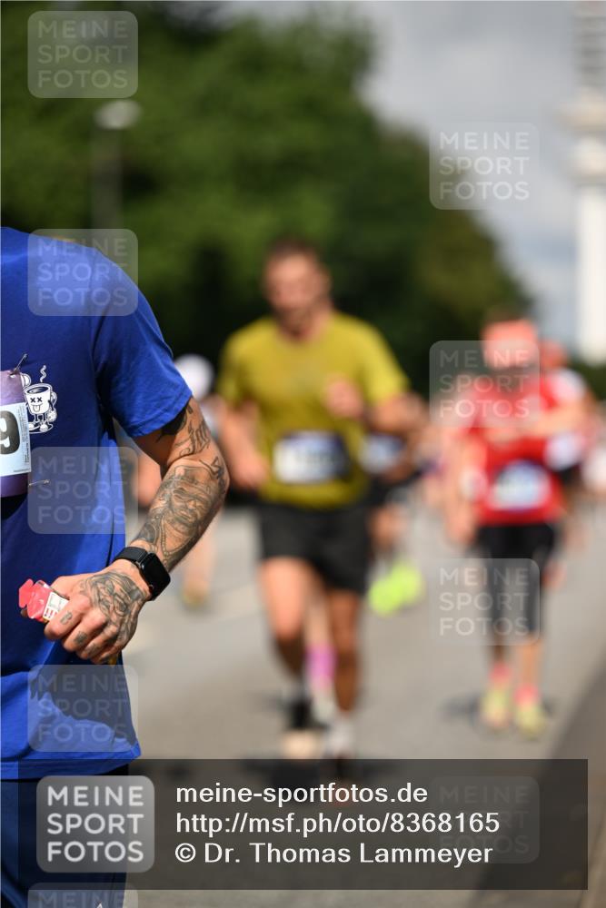 29.06.2025 - hella hamburg halbmarathon Dr. Thomas Lammeyer http://msf.ph/oto/8368165 29.06.2025 09:57:09 Kennedybrücke 1558, 1759, 2234, 2365, 2402, 2623, 2890, 3004, 3146, 3186, 4091, 4310, 4553, 5022, 5692, 6071, 6081, 6203, 6282, 6375, 6460, 6575, 6903, 7322, 7448, 7450, 7480, 7734, 9030, 9043, 9126, 9200, 9303, 9305, 9544, 9633, 9723, 9794, 11283 meine-sportfotos.de