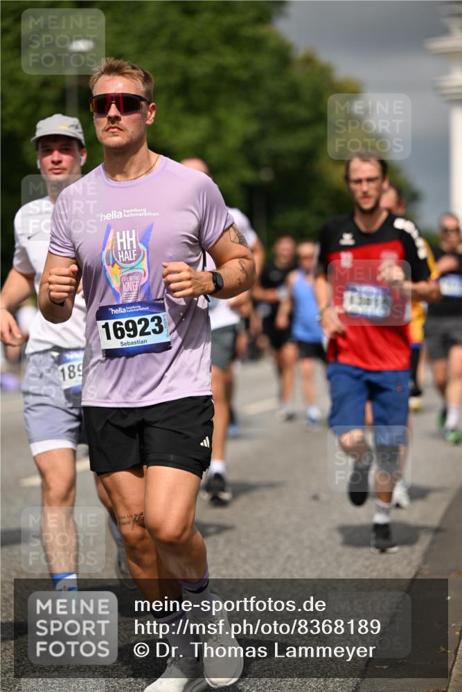 29.06.2025 - hella hamburg halbmarathon Dr. Thomas Lammeyer http://msf.ph/oto/8368189 29.06.2025 10:19:36 Kennedybrücke 1440, 1890, 2110, 2140, 2494, 2720, 2989, 3417, 4007, 4466, 5069, 5423, 6287, 6376, 6576, 7452, 7897, 7941, 7942, 8885, 9113, 9192, 9556, 9657, 9847, 10108, 10608, 10775, 10963 meine-sportfotos.de