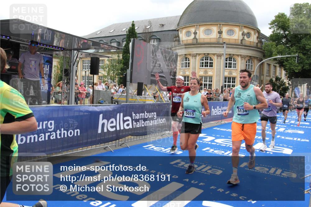 29.06.2025 - hella hamburg halbmarathon Michael Strokosch http://msf.ph/oto/8368191 29.06.2025 10:57:37 Ziel 1239, 2236, 2652, 4502, 5015, 5134, 5457, 5458, 5728, 12144, 13245, 14571, 14951, 15220, 17769, 17814 meine-sportfotos.de