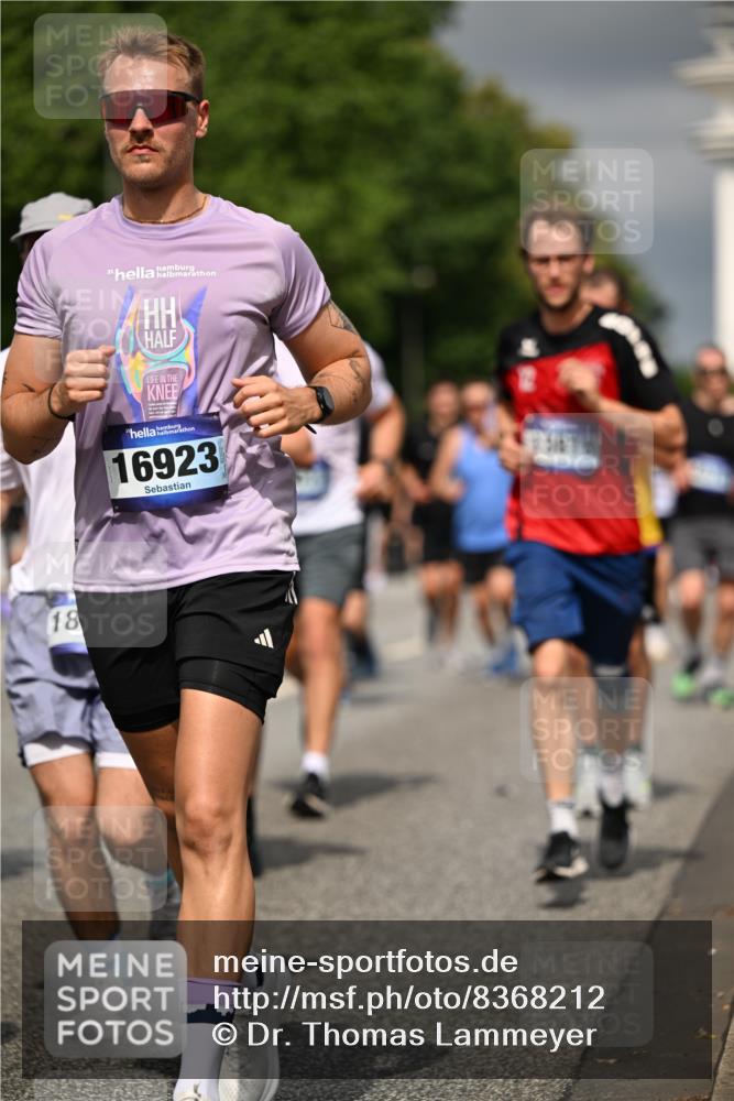 29.06.2025 - hella hamburg halbmarathon Dr. Thomas Lammeyer http://msf.ph/oto/8368212 29.06.2025 10:19:36 Kennedybrücke 1440, 1890, 2110, 2140, 2494, 2720, 2989, 3417, 4007, 4466, 5069, 5423, 6287, 6376, 6576, 7452, 7897, 7941, 7942, 8885, 9113, 9192, 9556, 9657, 9847, 10108, 10608, 10775, 10963 meine-sportfotos.de