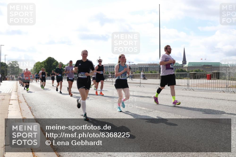 29.06.2025 - hella hamburg halbmarathon Lena Gebhardt http://msf.ph/oto/8368225 29.06.2025 10:02:01 Lombardsbrücke 1447, 6327, 1184, 1329, 1364, 1432, 1453, 1464, 1653, 1722, 1724, 1729, 1881, 1940, 2142, 2167, 2322, 2323, 2591, 2806, 2957, 3039, 3169, 4286, 4328, 4663, 4985, 5547, 5602, 5603, 5742, 5763, 6166, 6295, 6302, 6322, 6327, 6438, 6595, 6921, 7031, 7189, 7223, 7243, 8392, 8578, 8822, 8926, 9020, 9021, 9156, 9230, 9353, 9741, 9928, 10177, 10281, 10301, 10882, 10915, 11043, 11554, 11871, 11938, 12315, 12316, 12491, 14471, 14660, 14677, 16420 meine-sportfotos.de