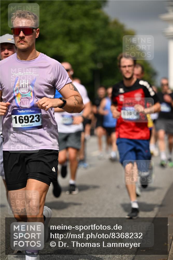 29.06.2025 - hella hamburg halbmarathon Dr. Thomas Lammeyer http://msf.ph/oto/8368232 29.06.2025 10:19:36 Kennedybrücke 1440, 1890, 2110, 2140, 2494, 2720, 2989, 3417, 4007, 4466, 5069, 5423, 6287, 6376, 6576, 7452, 7897, 7941, 7942, 8885, 9113, 9192, 9556, 9657, 9847, 10108, 10608, 10775, 10963 meine-sportfotos.de