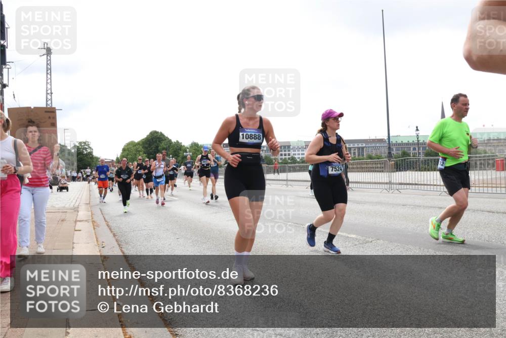 29.06.2025 - hella hamburg halbmarathon Lena Gebhardt http://msf.ph/oto/8368236 29.06.2025 10:39:35 Lombardsbrücke 4, 284, 10888, 7524, 12, 1760, 1856, 1883, 2092, 2313, 2571, 2574, 2578, 2843, 2893, 2976, 2998, 3046, 3275, 3353, 3727, 4298, 4523, 4603, 4609, 4659, 4752, 4855, 4882, 5045, 5701, 6321, 6342, 6343, 6427, 6428, 6719, 6726, 6739, 6748, 7053, 7125, 7199, 7341, 7429, 7501, 7506, 7524, 7589, 7684, 7815, 8107, 8203, 8243, 8457, 8612, 8995, 9393, 9420, 9446, 9569, 9698, 9747, 9777, 10001, 10315, 10441, 10512, 10516 meine-sportfotos.de