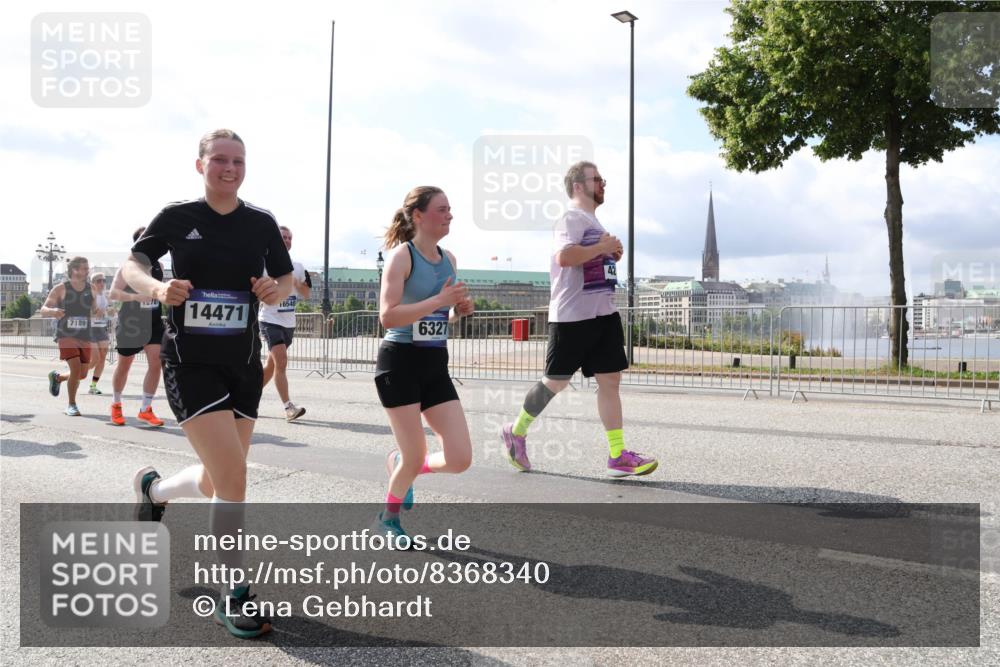 29.06.2025 - hella hamburg halbmarathon Lena Gebhardt http://msf.ph/oto/8368340 29.06.2025 10:02:02 Lombardsbrücke 7189, 78, 14471, 6327, 1184, 1329, 1364, 1432, 1453, 1464, 1653, 1722, 1724, 1729, 1881, 1940, 2142, 2167, 2322, 2323, 2591, 2806, 2957, 3039, 3169, 4286, 4328, 4663, 4985, 5547, 5602, 5603, 5742, 5763, 6166, 6295, 6322, 6327, 6438, 6595, 6921, 7031, 7189, 7223, 7243, 8578, 8822, 8926, 9020, 9021, 9156, 9230, 9353, 9741, 9928, 10177, 10281, 10301, 10882, 10915, 11554, 11871, 11938, 12315, 12316, 12491, 14471, 14660, 14677, 16420 meine-sportfotos.de