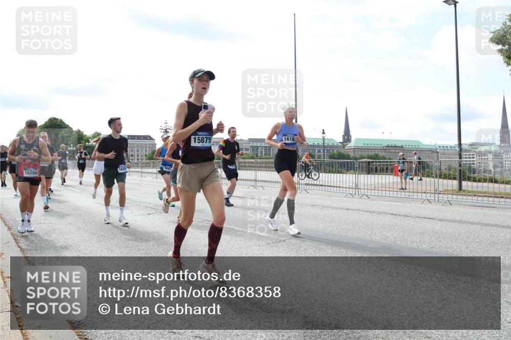 29.06.2025 - hella hamburg halbmarathon Lena Gebhardt http://msf.ph/oto/8368358 29.06.2025 10:14:41 Lombardsbrücke 16288, 1628, 15875, 16163, 1071, 1406, 1728, 2046, 2494, 2601, 2690, 2990, 3020, 3025, 3154, 3454, 3691, 3756, 3834, 3939, 5191, 5608, 5670, 5981, 6028, 6083, 6089, 6366, 6935, 7195, 7209, 7439, 7442, 7802, 7840, 7991, 8001, 8055, 8147, 8239, 8409, 8522, 8563, 8755, 8854, 8892, 9173, 9556, 9663, 9709, 9845, 10224, 10391, 10610, 10717, 10963, 12467, 13237, 13285, 14488, 16126 meine-sportfotos.de