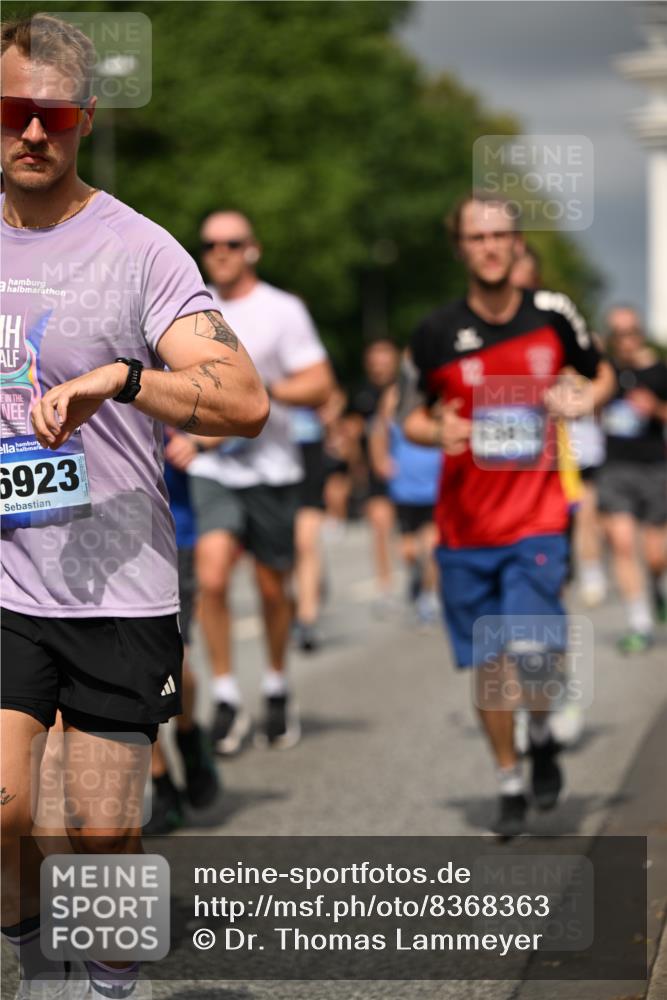 29.06.2025 - hella hamburg halbmarathon Dr. Thomas Lammeyer http://msf.ph/oto/8368363 29.06.2025 10:19:36 Kennedybrücke 1440, 1890, 2110, 2140, 2494, 2720, 2989, 3417, 4007, 4466, 5069, 5423, 6287, 6376, 6576, 7452, 7897, 7941, 7942, 8885, 9113, 9192, 9556, 9657, 9847, 10108, 10608, 10775, 10963 meine-sportfotos.de