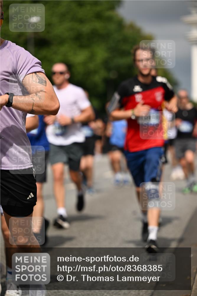 29.06.2025 - hella hamburg halbmarathon Dr. Thomas Lammeyer http://msf.ph/oto/8368385 29.06.2025 10:19:36 Kennedybrücke 1440, 1890, 2110, 2140, 2494, 2720, 2989, 3417, 4007, 4466, 5069, 5423, 6287, 6376, 6576, 7452, 7897, 7941, 7942, 8885, 9113, 9192, 9556, 9657, 9847, 10108, 10608, 10775, 10963 meine-sportfotos.de