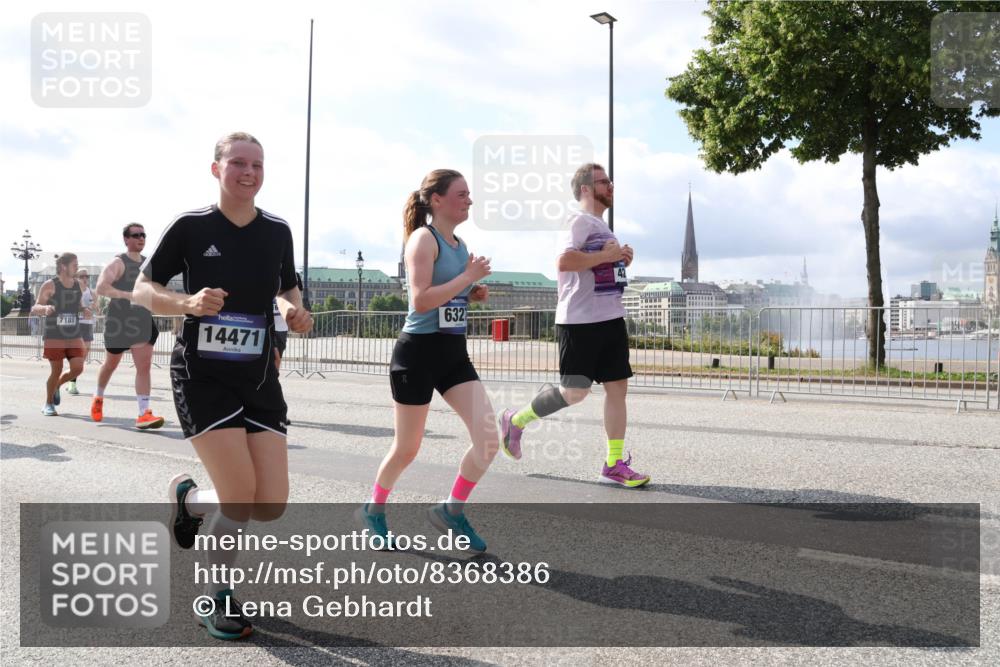 29.06.2025 - hella hamburg halbmarathon Lena Gebhardt http://msf.ph/oto/8368386 29.06.2025 10:02:02 Lombardsbrücke 7189, 14471, 632, 1184, 1329, 1364, 1432, 1453, 1464, 1653, 1722, 1724, 1729, 1881, 1940, 2142, 2167, 2322, 2323, 2591, 2806, 2957, 3039, 3169, 4286, 4328, 4663, 4985, 5547, 5602, 5603, 5742, 5763, 6166, 6295, 6322, 6327, 6438, 6595, 6921, 7031, 7189, 7223, 7243, 8578, 8822, 8926, 9020, 9021, 9156, 9230, 9353, 9741, 9928, 10177, 10281, 10301, 10882, 10915, 11554, 11871, 11938, 12315, 12316, 12491, 14471, 14660, 14677, 16420 meine-sportfotos.de