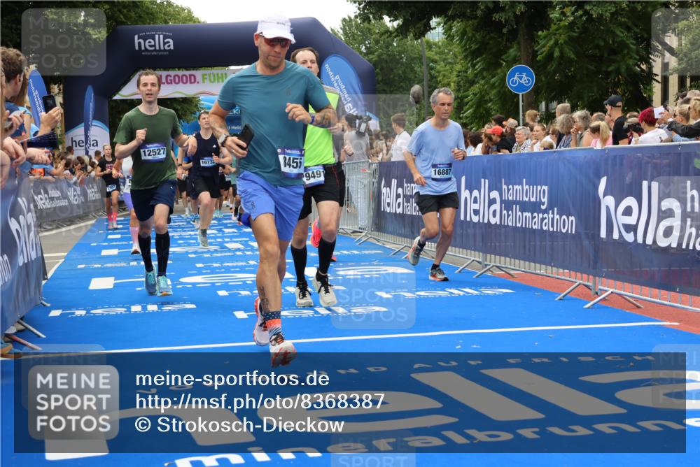 29.06.2025 - hella hamburg halbmarathon Strokosch-Dieckow http://msf.ph/oto/8368387 29.06.2025 10:49:54 Ziel 1321, 2540, 3692, 3852, 4017, 5460, 7100, 7657, 8454, 8455, 9126, 9200, 9213, 9491, 9597, 11975, 12271, 12527, 12733, 13225, 13463, 13758, 16716, 16732, 16800, 16887, 19109, 19112, 19122 meine-sportfotos.de