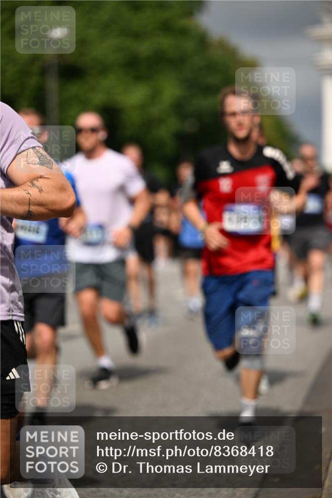 29.06.2025 - hella hamburg halbmarathon Dr. Thomas Lammeyer http://msf.ph/oto/8368418 29.06.2025 10:19:36 Kennedybrücke 1440, 1890, 2110, 2140, 2494, 2720, 2989, 3417, 4007, 4466, 5069, 5423, 6287, 6376, 6576, 7452, 7897, 7941, 7942, 8885, 9113, 9192, 9556, 9657, 9847, 10108, 10608, 10775, 10963 meine-sportfotos.de