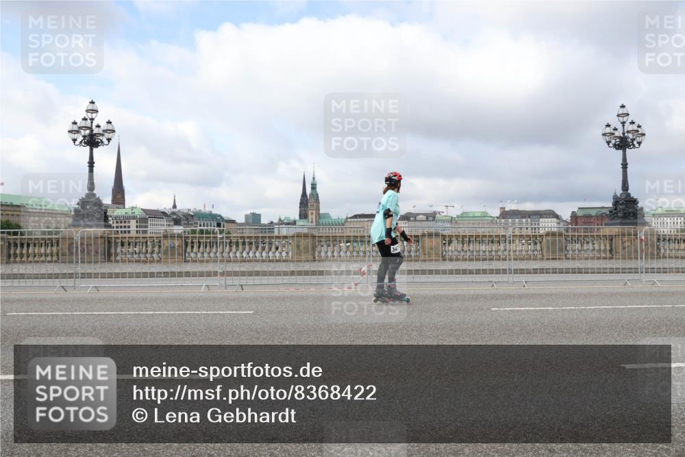 29.06.2025 - hella hamburg halbmarathon Lena Gebhardt http://msf.ph/oto/8368422 29.06.2025 09:10:56 Lombardsbrücke  meine-sportfotos.de