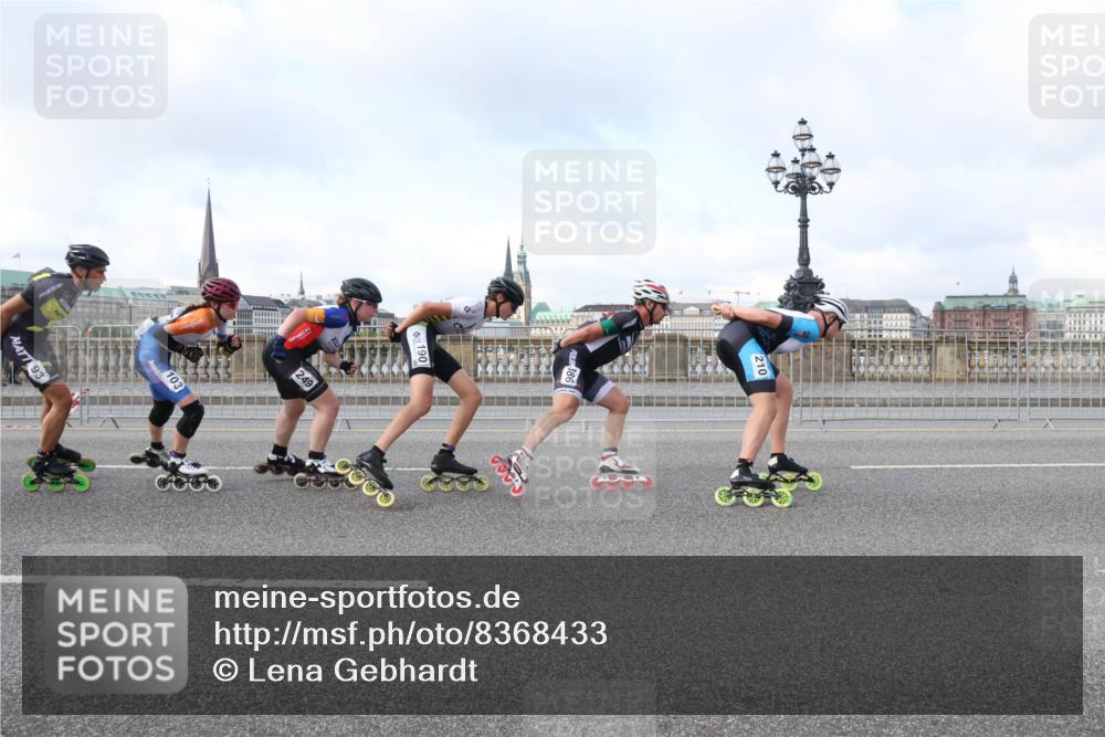29.06.2025 - hella hamburg halbmarathon Lena Gebhardt http://msf.ph/oto/8368433 29.06.2025 08:50:02 Lombardsbrücke 93, 103, 249, 190, 386, 210 meine-sportfotos.de