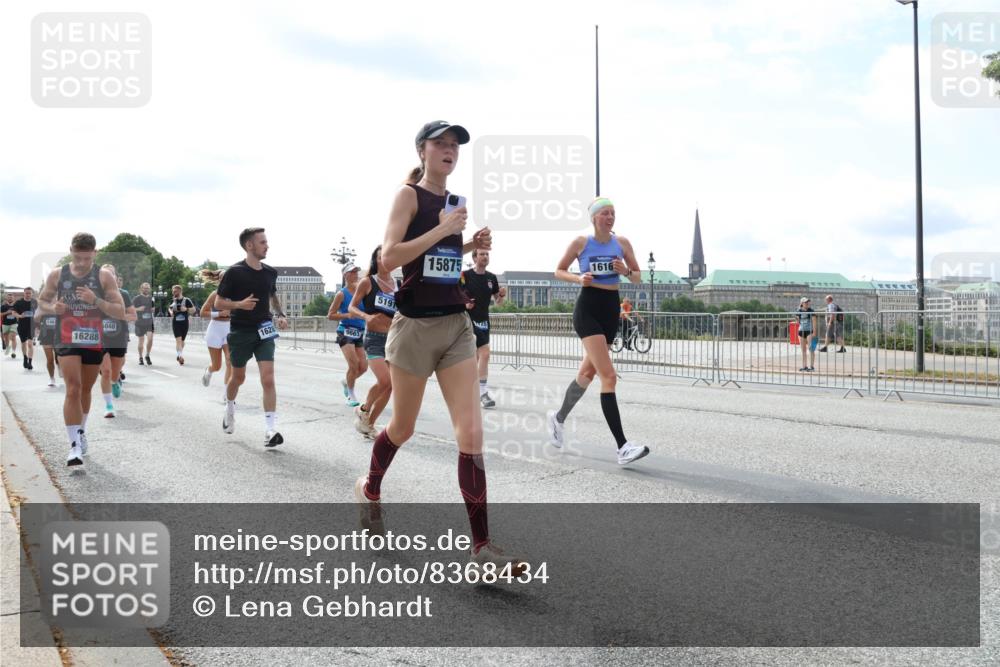 29.06.2025 - hella hamburg halbmarathon Lena Gebhardt http://msf.ph/oto/8368434 29.06.2025 10:14:42 Lombardsbrücke 16288, 048, 1628, 9663, 5191, 15875, 1616, 1071, 1379, 1406, 1575, 1728, 2046, 2494, 2601, 2690, 2990, 3020, 3025, 3154, 3454, 3691, 3756, 3834, 3939, 4641, 5191, 5608, 5670, 5981, 6028, 6083, 6089, 6366, 6935, 7195, 7209, 7439, 7442, 7802, 7840, 7991, 8055, 8147, 8239, 8409, 8522, 8563, 8755, 8854, 8892, 9173, 9556, 9663, 9709, 9845, 10224, 10391, 10610, 10717, 10963, 12467, 13237, 13285, 14488, 16126 meine-sportfotos.de