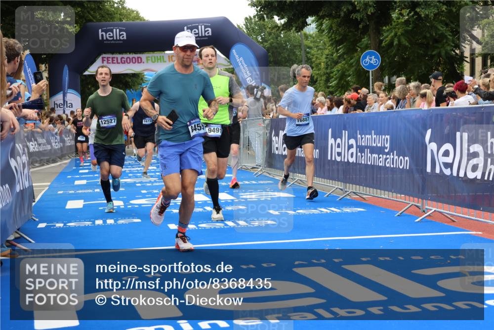 29.06.2025 - hella hamburg halbmarathon Strokosch-Dieckow http://msf.ph/oto/8368435 29.06.2025 10:49:54 Ziel 1321, 2540, 3692, 3852, 4017, 5460, 7100, 7657, 8454, 8455, 9126, 9200, 9213, 9491, 9597, 11975, 12271, 12527, 12733, 13225, 13463, 13758, 16716, 16732, 16800, 16887, 19109, 19112, 19122 meine-sportfotos.de