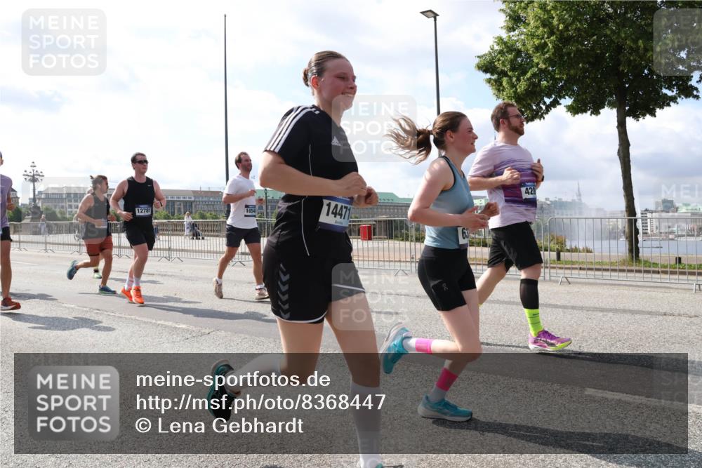 29.06.2025 - hella hamburg halbmarathon Lena Gebhardt http://msf.ph/oto/8368447 29.06.2025 10:02:03 Lombardsbrücke 12781, 144713, 63, 428, 1184, 1329, 1364, 1432, 1453, 1464, 1653, 1722, 1729, 1881, 1940, 2142, 2167, 2322, 2323, 2591, 2806, 2957, 3039, 3169, 4286, 4328, 4663, 4985, 5547, 5602, 5603, 5742, 5763, 6166, 6295, 6322, 6327, 6438, 6595, 6921, 7031, 7189, 7223, 7243, 8578, 8926, 9020, 9021, 9156, 9230, 9353, 9741, 9928, 10177, 10281, 10301, 10882, 10915, 11554, 11871, 11938, 12315, 12316, 12491, 14471, 14660, 14677, 16420 meine-sportfotos.de