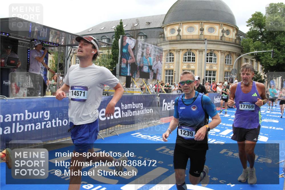 29.06.2025 - hella hamburg halbmarathon Michael Strokosch http://msf.ph/oto/8368472 29.06.2025 10:57:42 Ziel 1239, 1715, 1719, 2606, 2652, 5457, 5458, 10133, 12774, 13523, 14571, 14951, 15217, 15220, 17455, 17769, 17814, 18388, 18985 meine-sportfotos.de