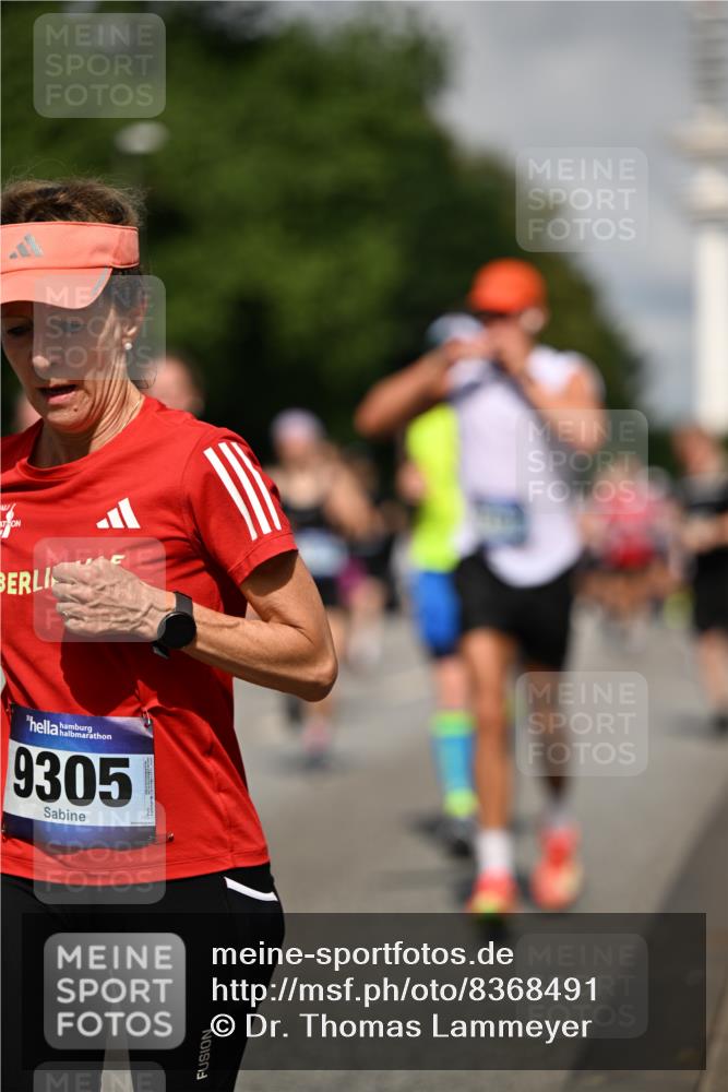 29.06.2025 - hella hamburg halbmarathon Dr. Thomas Lammeyer http://msf.ph/oto/8368491 29.06.2025 09:57:14 Kennedybrücke 1759, 2234, 2365, 2402, 2623, 2890, 2937, 3004, 3146, 3186, 3414, 4091, 4310, 4553, 4949, 5022, 5362, 5460, 5692, 6071, 6081, 6203, 6282, 6375, 6388, 6460, 6575, 6903, 7167, 7448, 7480, 7734, 9030, 9043, 9126, 9200, 9303, 9305, 9544, 9633, 9723, 9965, 11283 meine-sportfotos.de