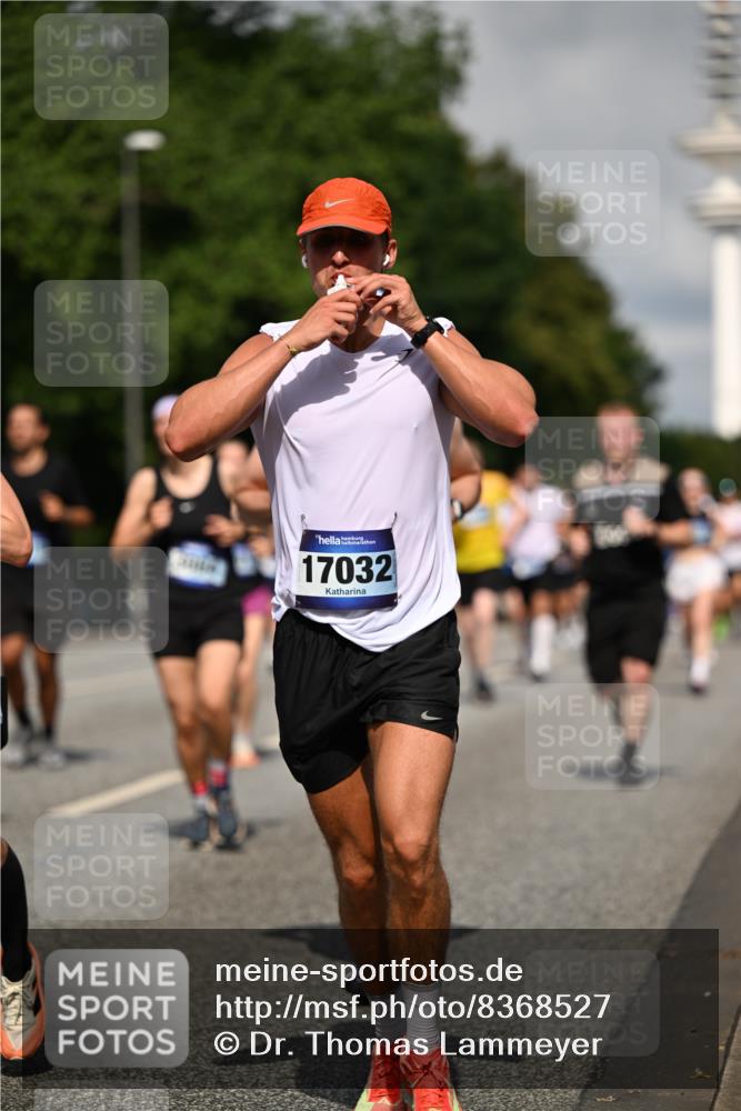 29.06.2025 - hella hamburg halbmarathon Dr. Thomas Lammeyer http://msf.ph/oto/8368527 29.06.2025 09:57:15 Kennedybrücke 1759, 2234, 2365, 2402, 2623, 2890, 2937, 3004, 3186, 3414, 4091, 4310, 4553, 4949, 5022, 5362, 5460, 5532, 5692, 6071, 6081, 6203, 6282, 6375, 6388, 6460, 6575, 6903, 7167, 7385, 7448, 7480, 7734, 9030, 9043, 9126, 9200, 9303, 9305, 9544, 9633, 9723, 9965, 11283 meine-sportfotos.de