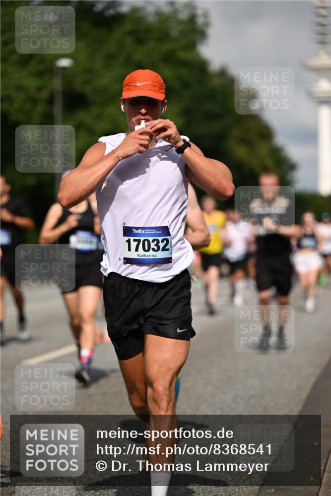 29.06.2025 - hella hamburg halbmarathon Dr. Thomas Lammeyer http://msf.ph/oto/8368541 29.06.2025 09:57:15 Kennedybrücke 1759, 2234, 2365, 2402, 2623, 2890, 2937, 3004, 3186, 3414, 4091, 4310, 4553, 4949, 5022, 5362, 5460, 5532, 5692, 6071, 6081, 6203, 6282, 6375, 6388, 6460, 6575, 6903, 7167, 7385, 7448, 7480, 7734, 9030, 9043, 9126, 9200, 9303, 9305, 9544, 9633, 9723, 9965, 11283 meine-sportfotos.de