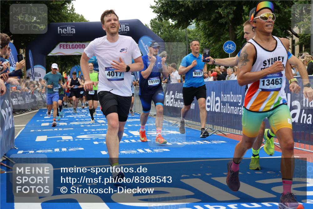 29.06.2025 - hella hamburg halbmarathon Strokosch-Dieckow http://msf.ph/oto/8368543 29.06.2025 10:49:52 Ziel 2540, 3692, 3852, 4017, 5460, 6125, 7100, 8454, 8455, 9126, 9200, 9213, 9491, 9597, 9924, 11975, 12271, 12527, 12733, 13463, 16716, 16732, 16800, 16887, 17753, 19109, 19112, 19122 meine-sportfotos.de