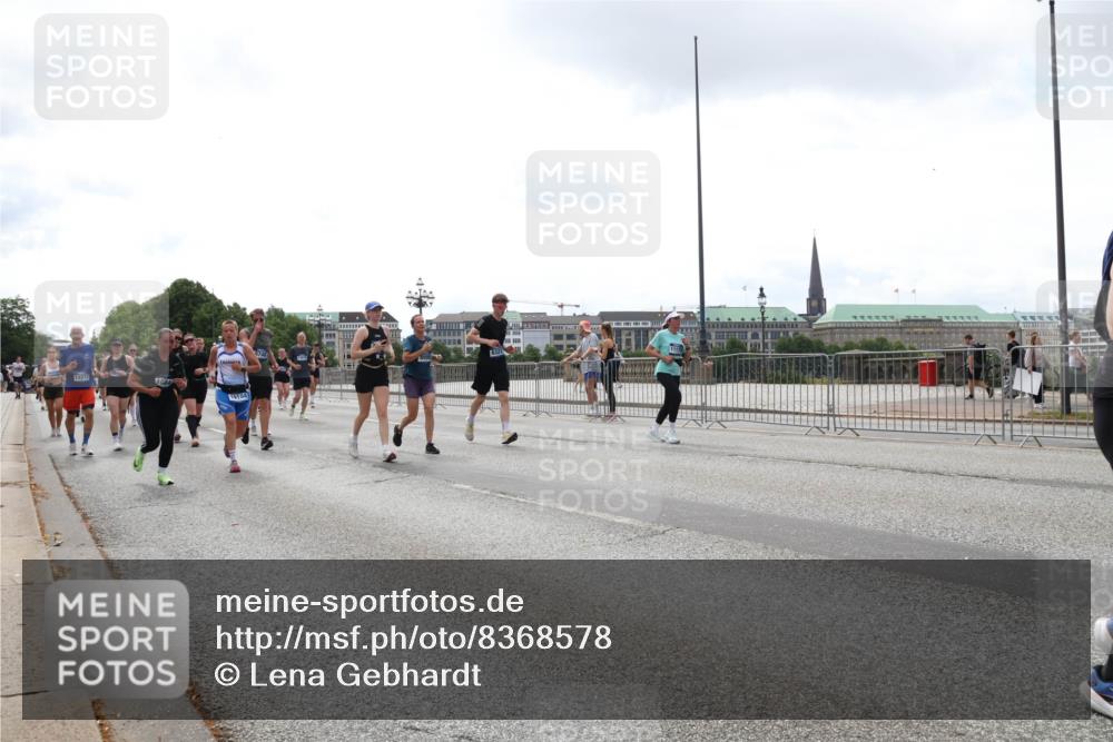 29.06.2025 - hella hamburg halbmarathon Lena Gebhardt http://msf.ph/oto/8368578 29.06.2025 10:39:36 Lombardsbrücke 12217, 1084, 19104, 5743, 1760, 1856, 1883, 2092, 2313, 2571, 2574, 2578, 2843, 2893, 2976, 2998, 3046, 3275, 3353, 3727, 4298, 4523, 4603, 4609, 4659, 4752, 4855, 4882, 5045, 5701, 6321, 6342, 6343, 6427, 6428, 6719, 6726, 6739, 6748, 7053, 7125, 7199, 7341, 7429, 7501, 7506, 7524, 7684, 7815, 8107, 8203, 8243, 8612, 8995, 9393, 9420, 9446, 9569, 9698, 9747, 9777, 10001, 10315, 10441, 10512, 10516 meine-sportfotos.de