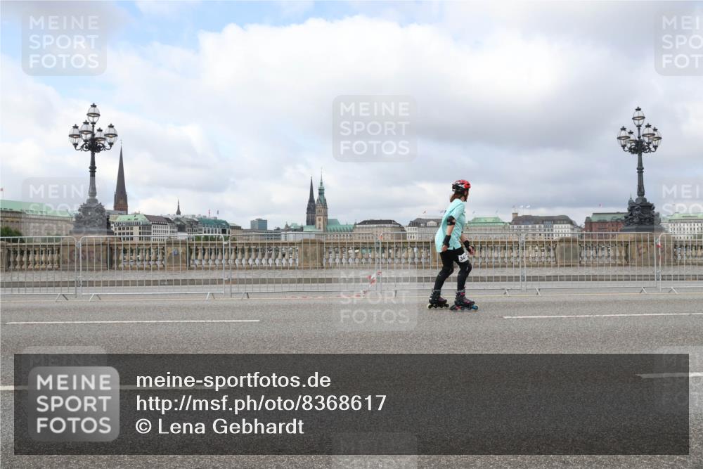 29.06.2025 - hella hamburg halbmarathon Lena Gebhardt http://msf.ph/oto/8368617 29.06.2025 09:10:56 Lombardsbrücke  meine-sportfotos.de