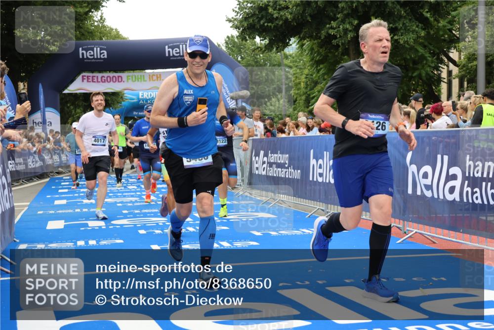 29.06.2025 - hella hamburg halbmarathon Strokosch-Dieckow http://msf.ph/oto/8368650 29.06.2025 10:49:50 Ziel 2540, 3543, 4017, 5460, 5894, 6125, 8454, 8455, 9126, 9200, 9491, 9551, 9597, 9723, 9924, 11975, 12527, 12733, 13159, 13463, 14794, 16716, 16732, 16800, 16887, 17282, 17753, 19109, 19122 meine-sportfotos.de