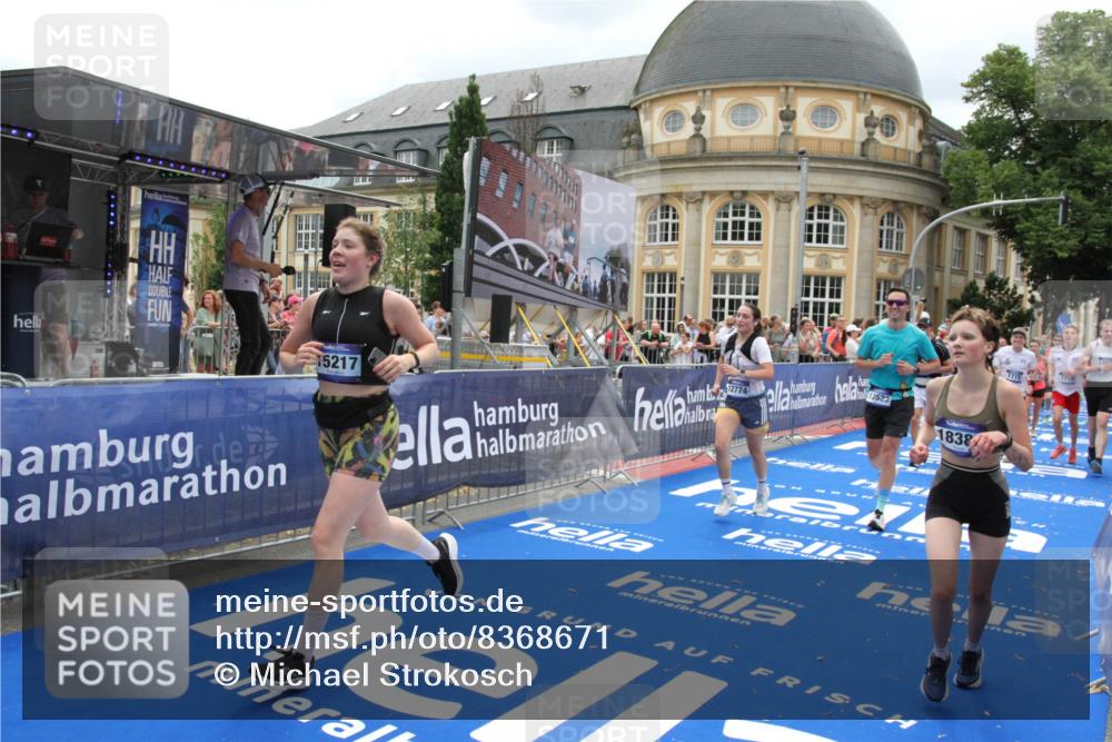 29.06.2025 - hella hamburg halbmarathon Michael Strokosch http://msf.ph/oto/8368671 29.06.2025 10:57:46 Ziel 1715, 1719, 1972, 2606, 5391, 7833, 10133, 12440, 12774, 13523, 14737, 15217, 15220, 16418, 17201, 17455, 17814, 18388, 18508, 18727, 18985 meine-sportfotos.de