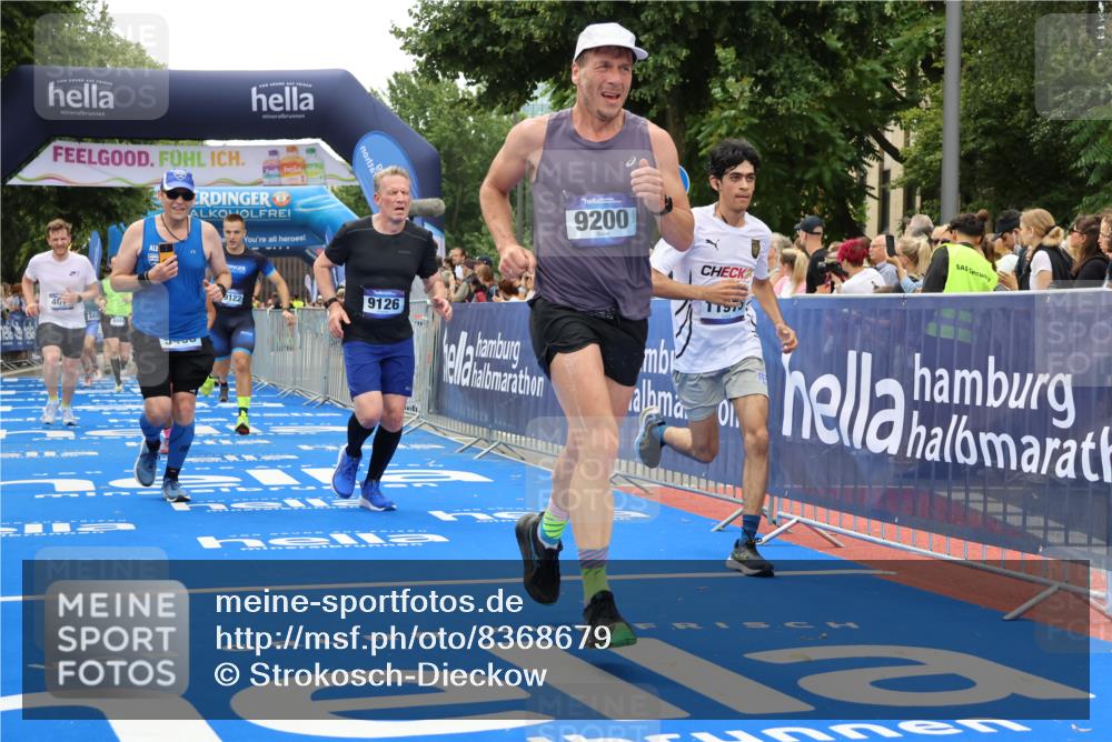 29.06.2025 - hella hamburg halbmarathon Strokosch-Dieckow http://msf.ph/oto/8368679 29.06.2025 10:49:49 Ziel 2540, 3543, 4017, 5460, 5894, 6125, 8454, 8455, 9126, 9200, 9491, 9551, 9597, 9723, 9924, 11975, 12527, 12733, 13159, 13463, 14794, 16716, 16732, 16800, 16877, 16887, 17282, 17753, 18926, 19109, 19122 meine-sportfotos.de