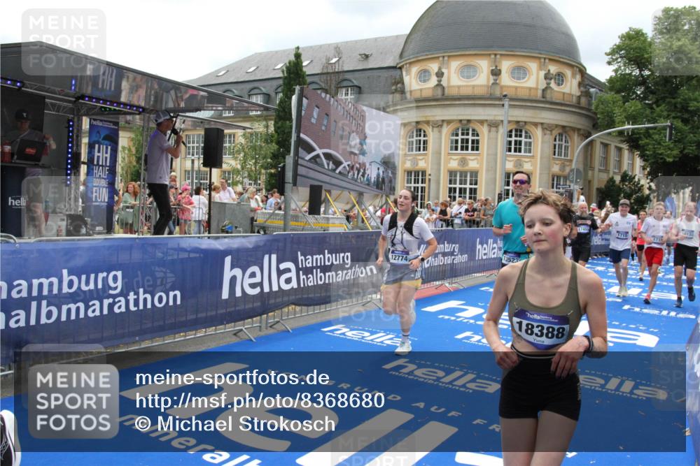 29.06.2025 - hella hamburg halbmarathon Michael Strokosch http://msf.ph/oto/8368680 29.06.2025 10:57:46 Ziel 1715, 1719, 1972, 2606, 5391, 7833, 10133, 12440, 12774, 13523, 14737, 15217, 15220, 16418, 17201, 17455, 17814, 18388, 18508, 18727, 18985 meine-sportfotos.de