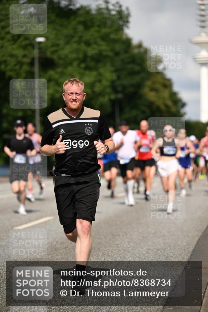 29.06.2025 - hella hamburg halbmarathon Dr. Thomas Lammeyer http://msf.ph/oto/8368734 29.06.2025 09:57:17 Kennedybrücke 1466, 2234, 2270, 2365, 2623, 2890, 2937, 3004, 3186, 3414, 4235, 4247, 4310, 4553, 4949, 5022, 5362, 5460, 5532, 5650, 5692, 6071, 6203, 6282, 6375, 6388, 6460, 6575, 6903, 7167, 7385, 7448, 7480, 7734, 9030, 9043, 9126, 9200, 9303, 9305, 9544, 9633, 9723, 9965, 11077, 11283 meine-sportfotos.de