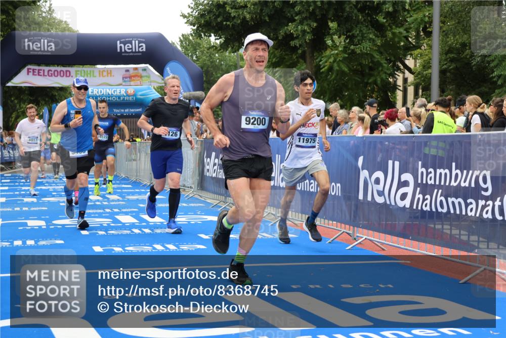 29.06.2025 - hella hamburg halbmarathon Strokosch-Dieckow http://msf.ph/oto/8368745 29.06.2025 10:49:49 Ziel 2540, 3543, 4017, 5460, 5894, 6125, 8454, 8455, 9126, 9200, 9491, 9551, 9597, 9723, 9924, 11975, 12527, 12733, 13159, 13463, 14794, 16716, 16732, 16800, 16877, 16887, 17282, 17753, 18926, 19109, 19122 meine-sportfotos.de