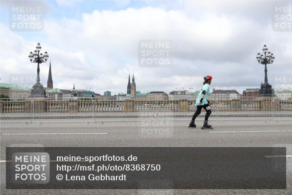29.06.2025 - hella hamburg halbmarathon Lena Gebhardt http://msf.ph/oto/8368750 29.06.2025 09:10:57 Lombardsbrücke  meine-sportfotos.de