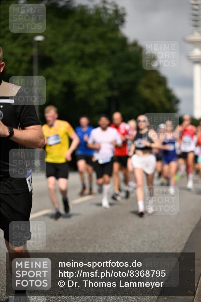 29.06.2025 - hella hamburg halbmarathon Dr. Thomas Lammeyer http://msf.ph/oto/8368795 29.06.2025 09:57:18 Kennedybrücke 1466, 2234, 2270, 2365, 2623, 2890, 2937, 3004, 3186, 3414, 3852, 4235, 4247, 4310, 4553, 4949, 5022, 5115, 5362, 5460, 5532, 5650, 5692, 6071, 6203, 6282, 6375, 6388, 6460, 6575, 6903, 7167, 7385, 7448, 7480, 7734, 9030, 9043, 9126, 9200, 9303, 9305, 9633, 9723, 9965, 11077, 11283 meine-sportfotos.de