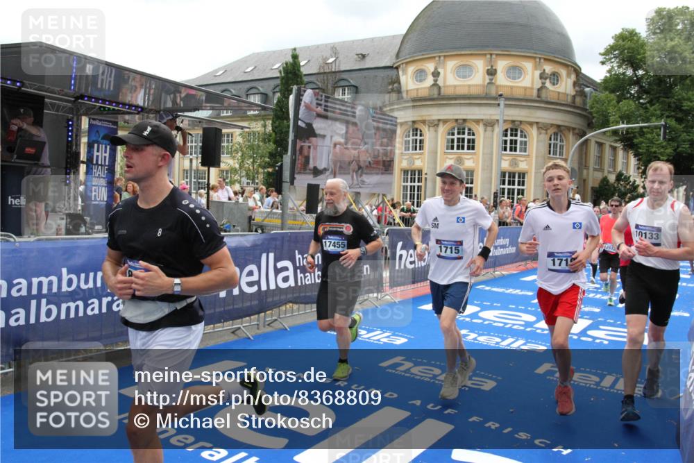 29.06.2025 - hella hamburg halbmarathon Michael Strokosch http://msf.ph/oto/8368809 29.06.2025 10:57:48 Ziel 1715, 1719, 1972, 2034, 5391, 7269, 7833, 10133, 10599, 10703, 12440, 12523, 12774, 13523, 14737, 15217, 16418, 17201, 17455, 18388, 18508, 18727, 18985 meine-sportfotos.de