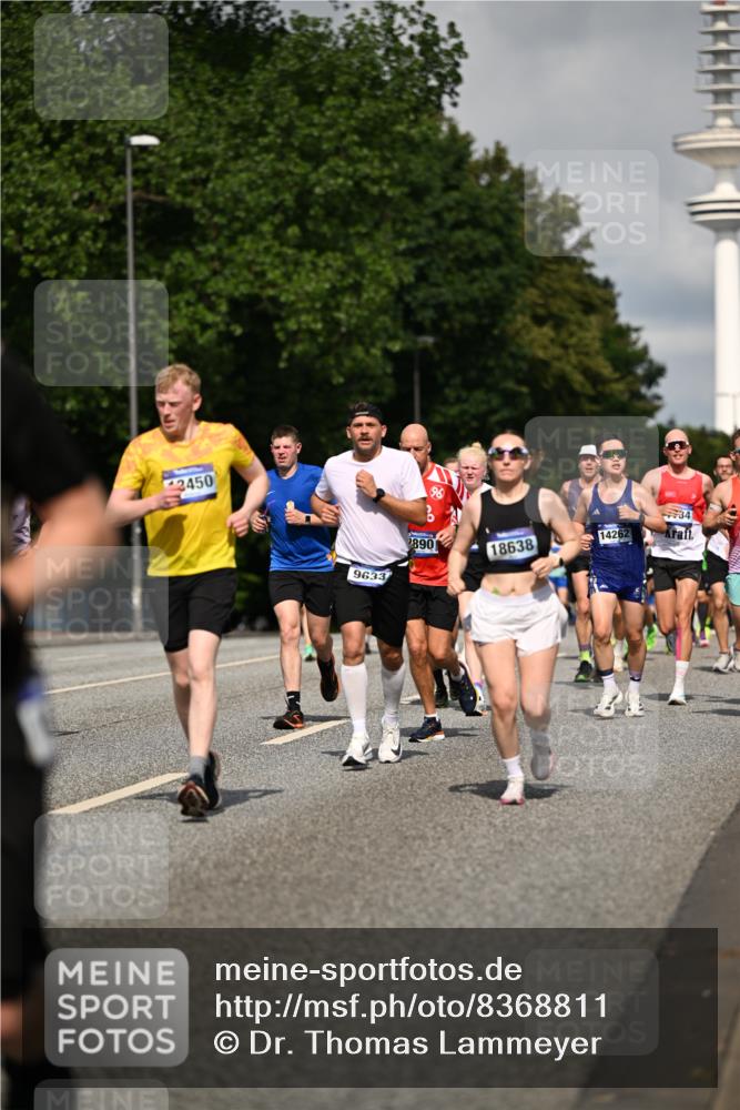 29.06.2025 - hella hamburg halbmarathon Dr. Thomas Lammeyer http://msf.ph/oto/8368811 29.06.2025 09:57:18 Kennedybrücke 1466, 2234, 2270, 2365, 2623, 2890, 2937, 3004, 3186, 3414, 3852, 4235, 4247, 4310, 4553, 4949, 5022, 5115, 5362, 5460, 5532, 5650, 5692, 6071, 6203, 6282, 6375, 6388, 6460, 6575, 6903, 7167, 7385, 7448, 7480, 7734, 9030, 9043, 9126, 9200, 9303, 9305, 9633, 9723, 9965, 11077, 11283 meine-sportfotos.de