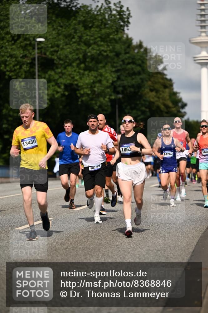 29.06.2025 - hella hamburg halbmarathon Dr. Thomas Lammeyer http://msf.ph/oto/8368846 29.06.2025 09:57:19 Kennedybrücke 1466, 2234, 2270, 2623, 2890, 2937, 3004, 3186, 3414, 3852, 4235, 4247, 4310, 4553, 4949, 5022, 5115, 5362, 5460, 5532, 5650, 6071, 6203, 6282, 6375, 6388, 6460, 6575, 6903, 7167, 7385, 7448, 7480, 7734, 8023, 9030, 9043, 9126, 9200, 9303, 9305, 9633, 9723, 9965, 10792, 11077, 11283 meine-sportfotos.de