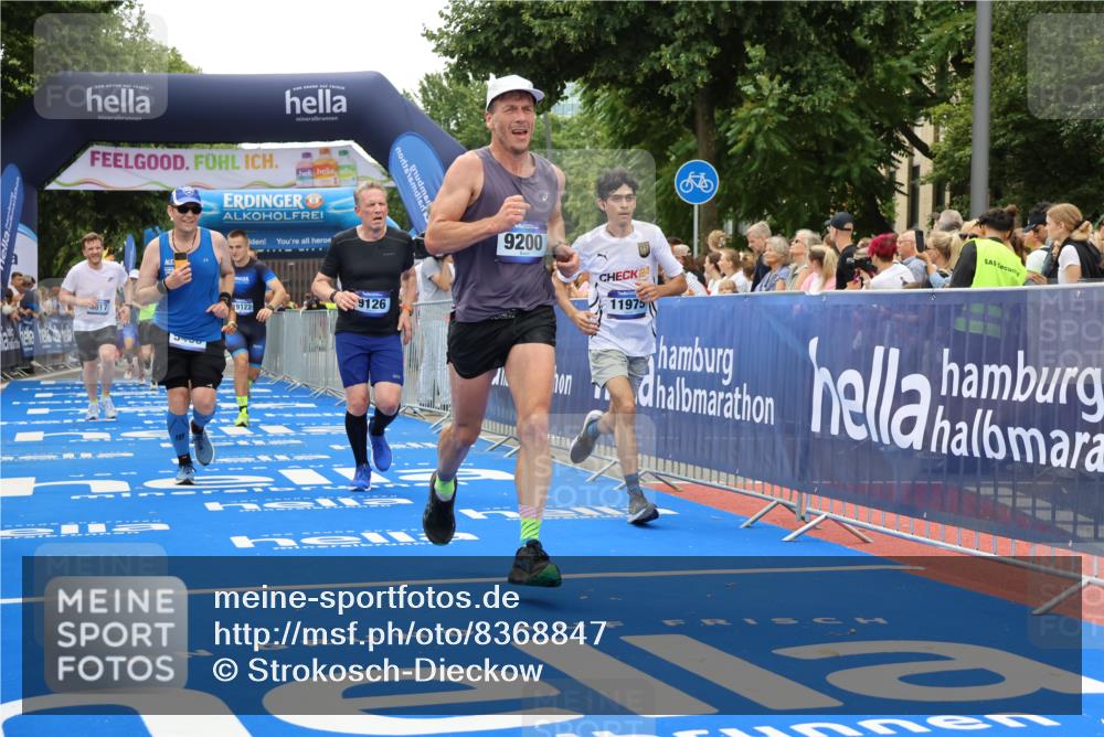 29.06.2025 - hella hamburg halbmarathon Strokosch-Dieckow http://msf.ph/oto/8368847 29.06.2025 10:49:49 Ziel 2540, 3543, 4017, 5460, 5894, 6125, 8454, 8455, 9126, 9200, 9491, 9551, 9597, 9723, 9924, 11975, 12527, 12733, 13159, 13463, 14794, 16716, 16732, 16800, 16877, 16887, 17282, 17753, 18926, 19109, 19122 meine-sportfotos.de