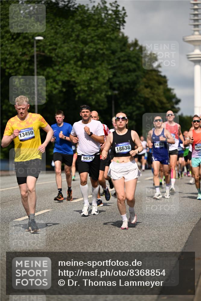 29.06.2025 - hella hamburg halbmarathon Dr. Thomas Lammeyer http://msf.ph/oto/8368854 29.06.2025 09:57:19 Kennedybrücke 1466, 2234, 2270, 2623, 2890, 2937, 3004, 3186, 3414, 3852, 4235, 4247, 4310, 4553, 4949, 5022, 5115, 5362, 5460, 5532, 5650, 6071, 6203, 6282, 6375, 6388, 6460, 6575, 6903, 7167, 7385, 7448, 7480, 7734, 8023, 9030, 9043, 9126, 9200, 9303, 9305, 9633, 9723, 9965, 10792, 11077, 11283 meine-sportfotos.de