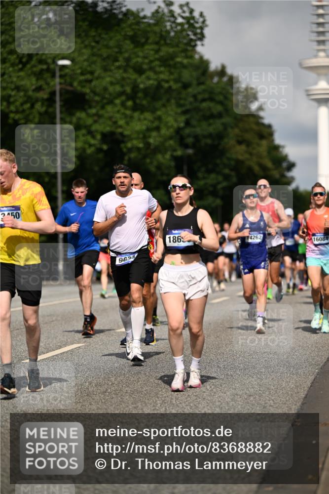 29.06.2025 - hella hamburg halbmarathon Dr. Thomas Lammeyer http://msf.ph/oto/8368882 29.06.2025 09:57:20 Kennedybrücke 1466, 2234, 2270, 2516, 2890, 2937, 3004, 3186, 3414, 3852, 4140, 4235, 4247, 4310, 4553, 4949, 5022, 5115, 5362, 5460, 5528, 5532, 5650, 6071, 6203, 6282, 6375, 6388, 6460, 6575, 6903, 7167, 7385, 7448, 7480, 7734, 8023, 9030, 9043, 9126, 9200, 9303, 9305, 9633, 9723, 9965, 10792, 11077, 11283 meine-sportfotos.de