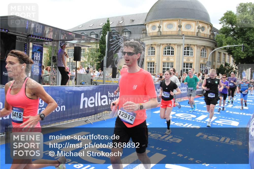 29.06.2025 - hella hamburg halbmarathon Michael Strokosch http://msf.ph/oto/8368892 29.06.2025 10:57:50 Ziel 1715, 1719, 1972, 2034, 2806, 5391, 7269, 7833, 10133, 10599, 10703, 12440, 12523, 14737, 16418, 16517, 17201, 17455, 18492, 18508, 18727, 18985 meine-sportfotos.de