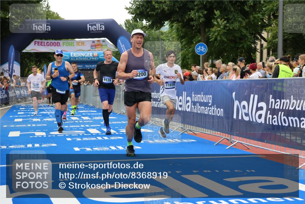 29.06.2025 - hella hamburg halbmarathon Strokosch-Dieckow http://msf.ph/oto/8368919 29.06.2025 10:49:49 Ziel 2540, 3543, 4017, 5460, 5894, 6125, 8454, 8455, 9126, 9200, 9491, 9551, 9597, 9723, 9924, 11975, 12527, 12733, 13159, 13463, 14794, 16716, 16732, 16800, 16877, 16887, 17282, 17753, 18926, 19109, 19122 meine-sportfotos.de