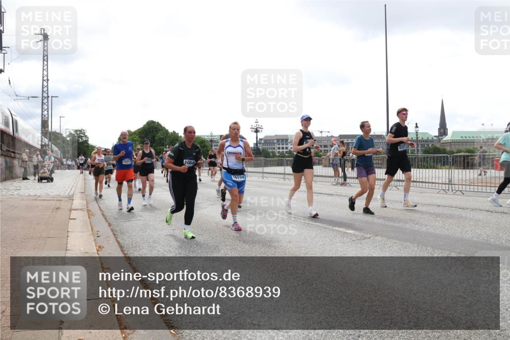 29.06.2025 - hella hamburg halbmarathon Lena Gebhardt http://msf.ph/oto/8368939 29.06.2025 10:39:38 Lombardsbrücke 12217, 1084, 6321, 19104, 1760, 1856, 1883, 2092, 2313, 2574, 2578, 2843, 2893, 2976, 3046, 3275, 3353, 3727, 3882, 3883, 3884, 4298, 4523, 4603, 4609, 4659, 4752, 4855, 4882, 5045, 5701, 6321, 6342, 6343, 6427, 6428, 6719, 6726, 6739, 6748, 7045, 7053, 7125, 7199, 7341, 7429, 7501, 7506, 7524, 7684, 8107, 8203, 8243, 8612, 8995, 9393, 9420, 9446, 9569, 9698, 9747, 9777, 10001, 10441, 10512, 10516 meine-sportfotos.de