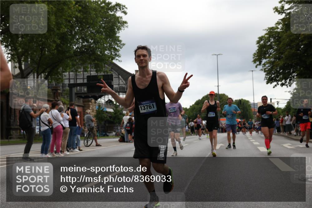 29.06.2025 - hella hamburg halbmarathon Yannick Fuchs http://msf.ph/oto/8369033 29.06.2025 10:53:29 20KM 2348, 2780, 3114, 3279, 3425, 4238, 4796, 4986, 5885, 6087, 6220, 6438, 7031, 7223, 7287, 8030, 8326, 8807, 9985, 10488, 10587, 10896, 10943, 11018, 11114, 11757, 11935, 11938, 12206, 12261, 12564, 12736, 12779, 12862, 13583, 13706, 13761, 14567, 14732, 14902, 14928, 14965, 15232, 15284, 15785, 16227, 16530, 16754, 16910, 16915, 16980, 17176, 17304, 17503, 17630, 18467, 18485, 18716, 18855, 19015, 19160 meine-sportfotos.de